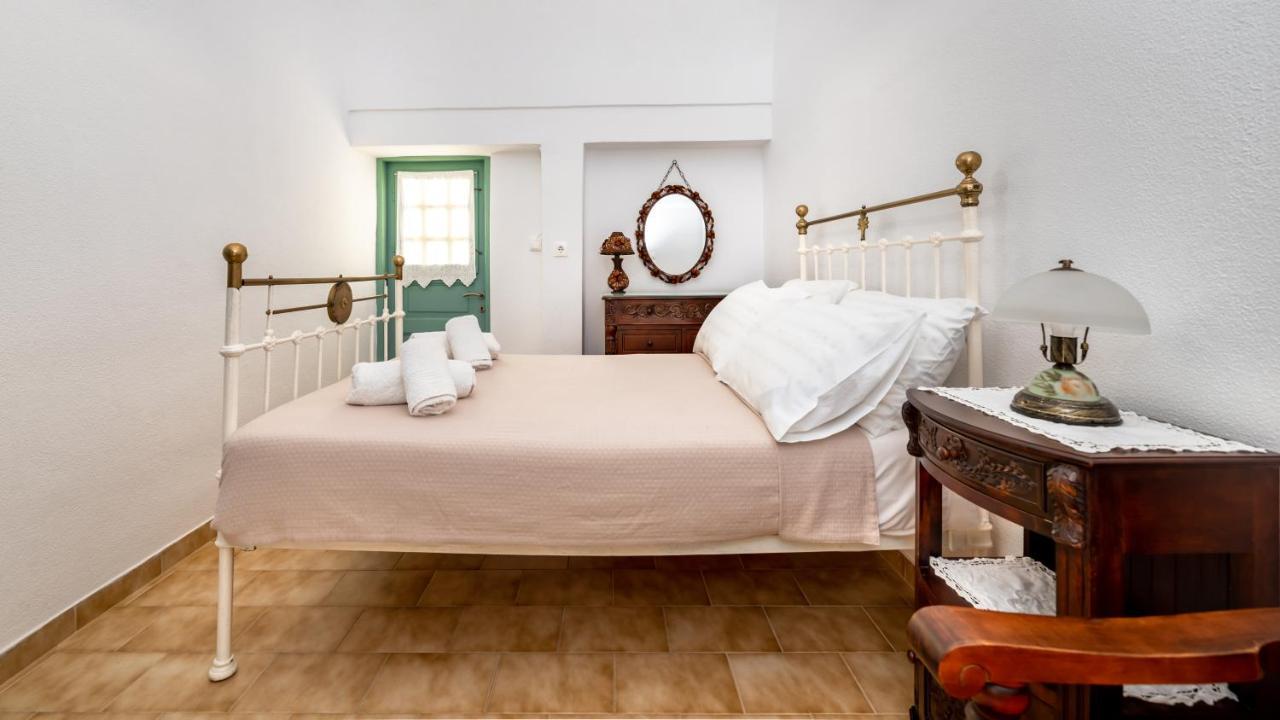 Authentic Santorinian Home Experience Fira  Eksteriør bilde