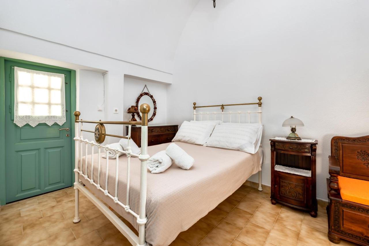 Authentic Santorinian Home Experience Fira  Eksteriør bilde